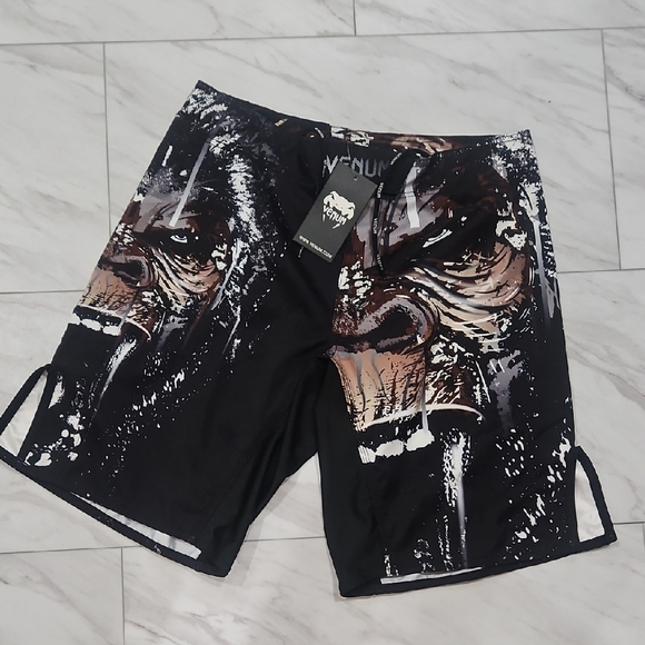 NWT venum Fight Shorts - Picture 1 of 2